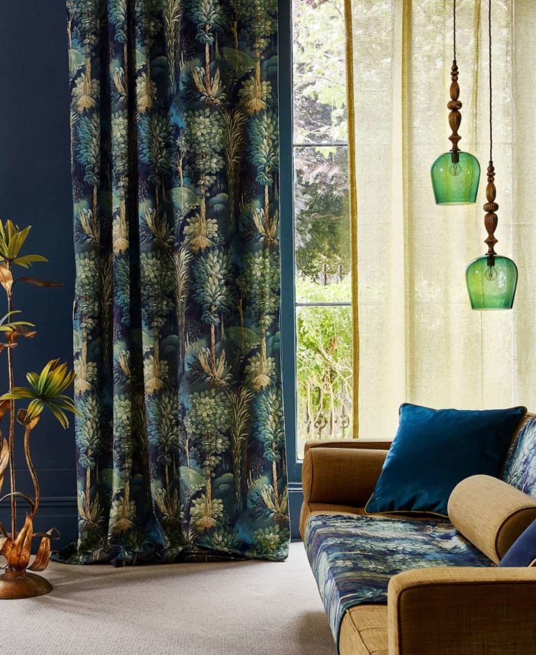 VELO Telas para Tapizar Estilo Art Decó Texturas aterciopeladas con patterns sorprendentes que te transportan a mundos de fábula. Perfecta para ropa de cama, cojines o cortinas.