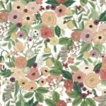 Papel pintado con diseño de flores diseño de Rifle Paper "Garden Party" en color "borgoña"