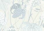 Papel pintado con bordado de flores "Lilium" de Missoni Home, en fondo marfil y tonos fríos