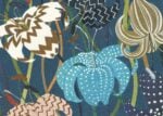 Papel pintado con bordado de flores "Lilium" de Missoni Home, con fondo azul marino