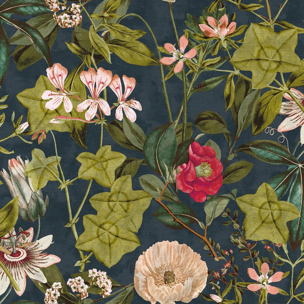 Terciopelo de estampado floral en azul marino "Passiflora" diseño de Clarke & Clarke