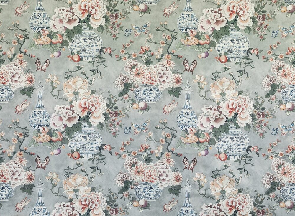 Papel pintado de flores orientales en gris diseño de Juan Avellaneda