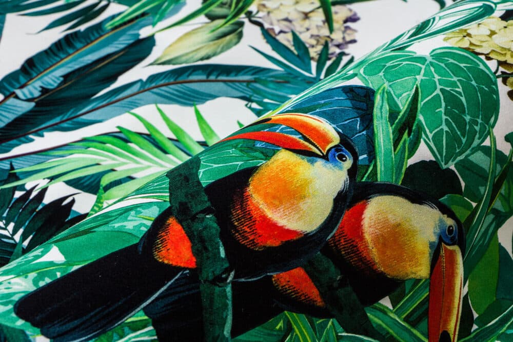 Tela de tapicería con estampado tropical de tucanes