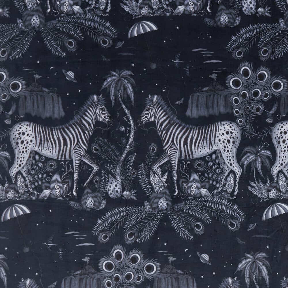 Estampado de cebras y motivos surrealistas en terciopelo azul añil