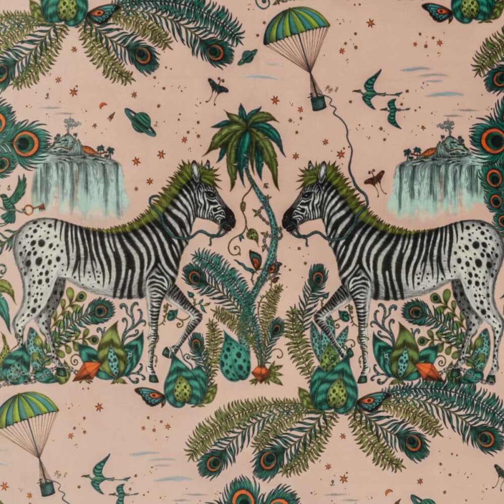 Estampado de cebras y motivos surrealistas en terciopelo rosa