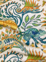 Lino estampado de camaleones de estilo medieval en natural diseño de James Malone