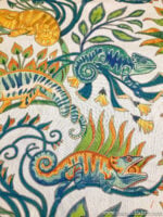 Lino estampado de camaleones de estilo medieval en natural diseño de James Malone