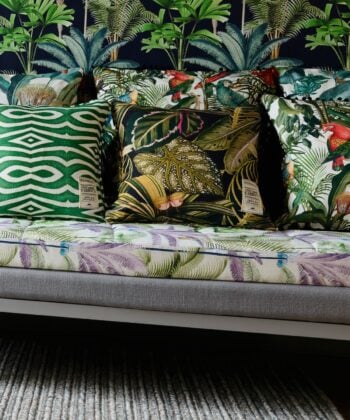 Cojin confeccionado con Lino 100% de exótico estampado de vegetación de la selva "amazonia" diseño de la firma Mind the Gap