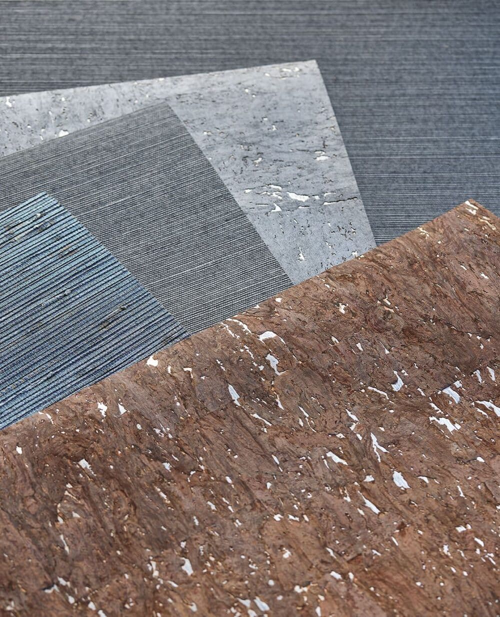Colección "Natural Wallcoverings III" de Eijffinger. Una variedad de fibras naturales como yute, cáñamo, sisal, caña, hierba marina, hierba de arroz, bambú, rafia o el corcho se utilizan para crear una gran cantidad de texturas para decorar tu pared.