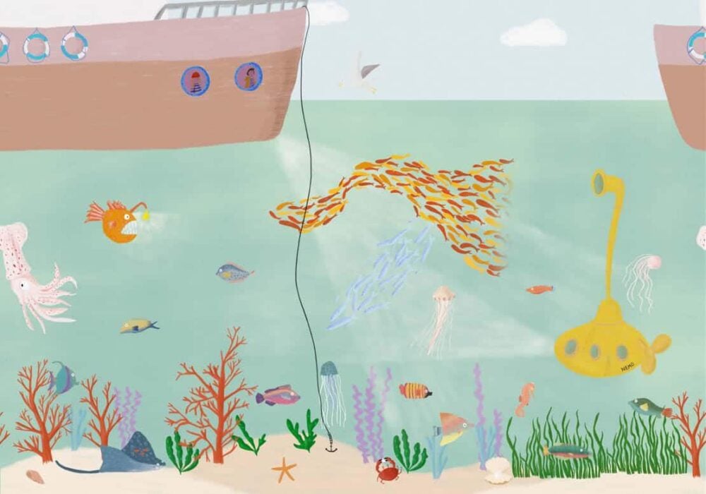 Un hermoso papel pintado de estilo infantil de un fondo marino, lleno de peces, corales, medusas, barcos,... ¡hasta un submarino amarillo!. Ref. YELLOW SUBMARINE - MEDITERRANEAN - 9700021 de Coordonné.