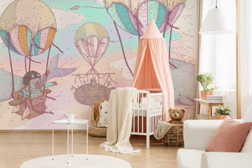 Habitación infantil decorada con el mural de Coordonné "BALLOON RIDES - CRYSTAL"