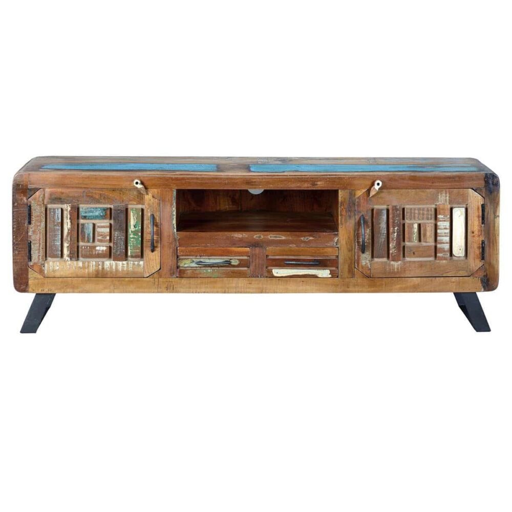 Mueble de tv en espléndida madera maciza reciclada y con patas de hierro. Destaca su contraste de vetas de diferente tonalidad y detalles decapados con pintura turquesa en los bordes. MEDIDAS: 54cm alto x 160cm ancho x 40cm fondo.