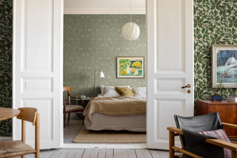 Papel pintado decorando dormitorio