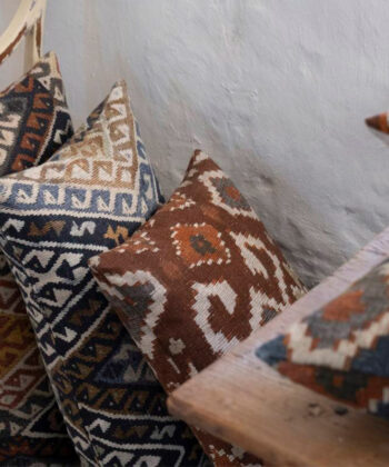 Tejido de algodón y lino de patrón geométrico inspirado en kilims antiguos Güell Lamadrid Estilo Boho Tejido de algodón y lino de patrón geométrico inspirado en kilims antiguos