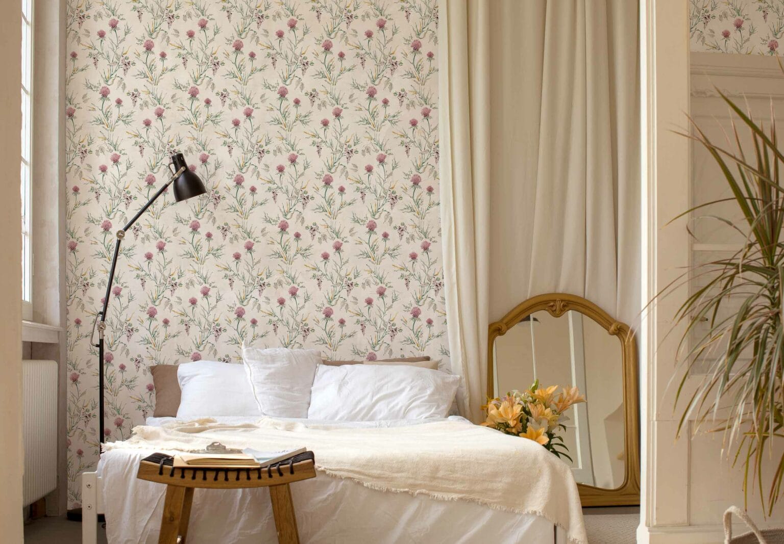 Papel Pintado Coordonné de flores "Silvestre" en dormitorio