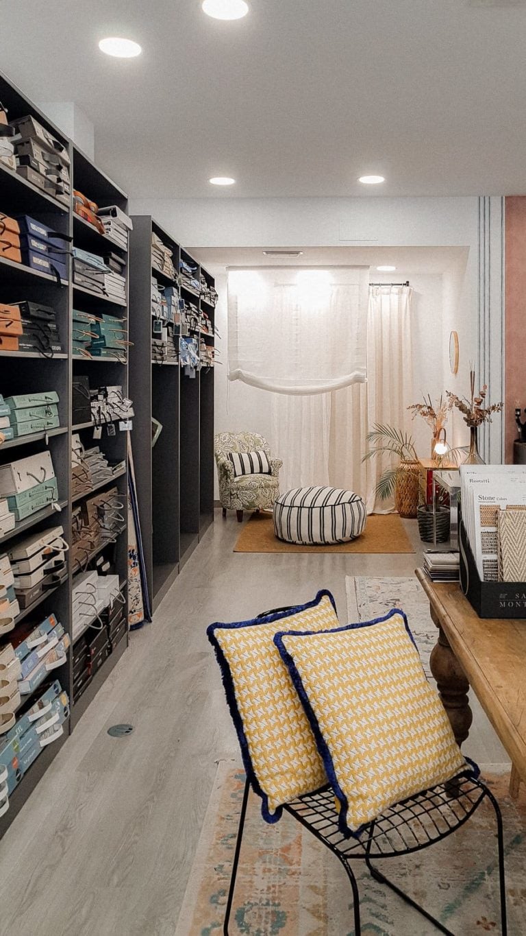 Joan Noche Cojines Linatura Estilo Contemporáneo Tienda de tapicería , cortinas y estores, papel pintado y decoración en Santander. Descubre chic & fabric en c/ Marcelino Sanz de Sautuola 17 en Santander.