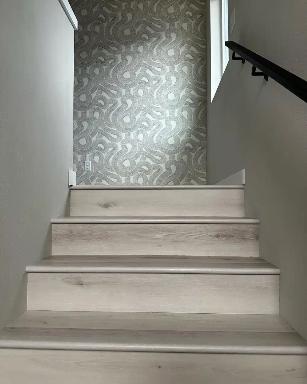 Papel pintado "Zen" de Sandberg en escalera