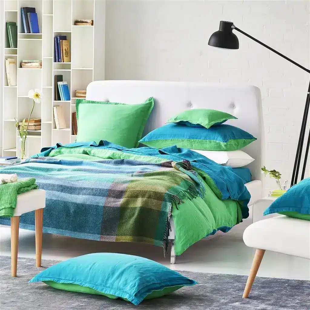 Manta de cuadros en vivos colores de Designers Guild