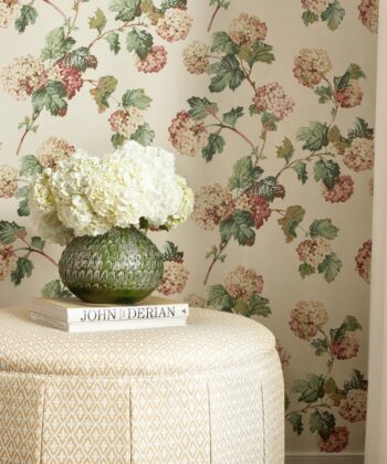 Papel pintado floral con un ramo de hortensias vintage Colección "Bristol" Estilo Clásico Papel pintado floral con un ramo de hortensias vintage