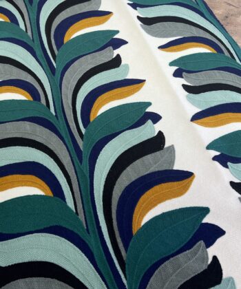 Tela de hojas trepadoras con detalles bordados a mano Telas de James Malone Abstractos Tela de hojas trepadoras con detalles bordados a mano