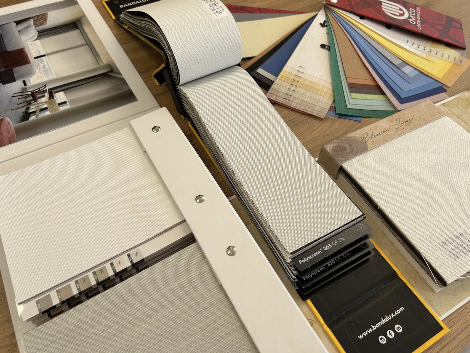 Diferentes tipos de screen y polyscreen para estores enrollables