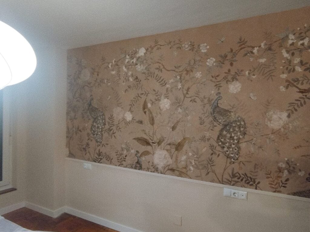 Papel pintado en dormirtorio en solo una parte de la pared Papel pintado en dormirtorio en solo una parte de la pared
