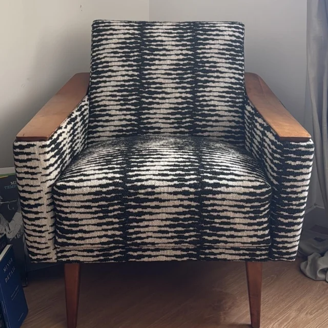 ¡Gracias por compartir el resultado! Hace ilusión ver cómo una tela elegida en nuestra web cobra vida 🙌
.
. 
.
.
#telasdetapiceria #tapiceria #decoraciontextil #telasdecorativas #interiortextil #upholsteryfabrics #decoracionhogar #telasparadecorar #tapiceriadecorativa #textilesdelhogar #telasbonitas #telasdemuebles #tapiceriamoderna #upholsterylove #interiorinspiration @chicandfabric